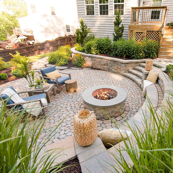 Calm outdoor rock space