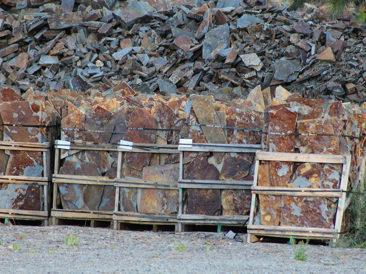 Montana Stampede Flagstone Standup 1"-1-1/2" grade, large select flagstone slabs stood on edge and strapped for delivery