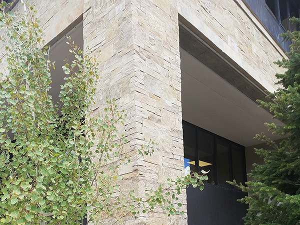 Fossil Creek thin veneer corner pieces wrapping a column