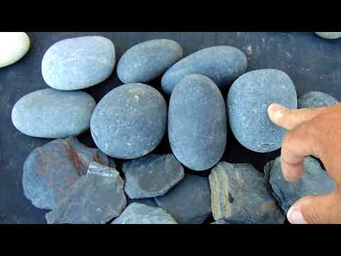 Premium Black Beach Pebbles v Black Slate Chips