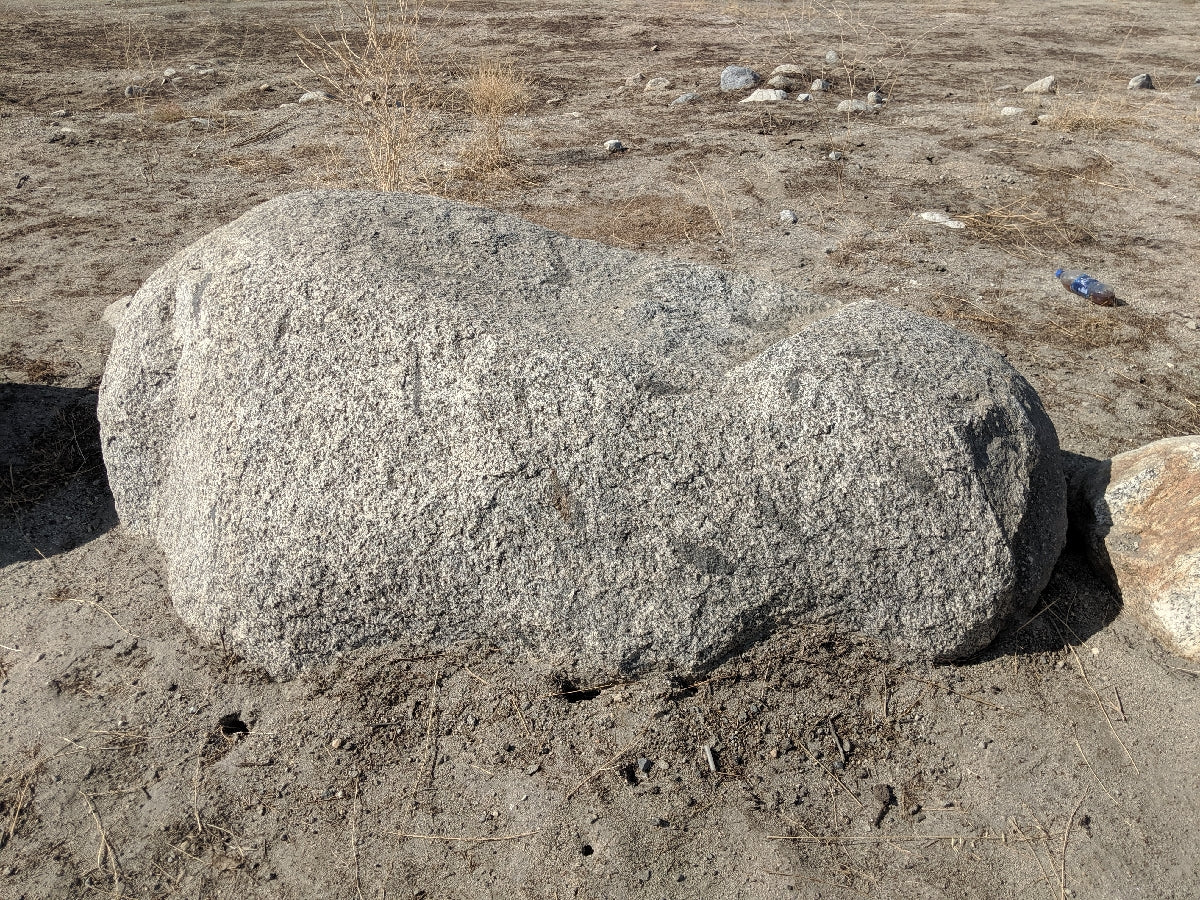 Sierra Salt n Pepper landscape boulders, 30 to 36 inch size